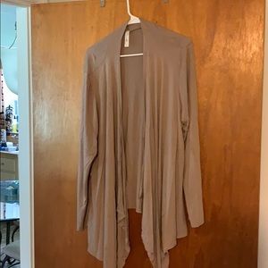 Beige fingertip kimono